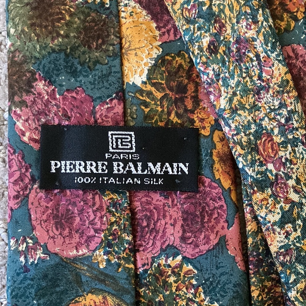 Vintage '90s Pierre Balmain floral silk neck tie.